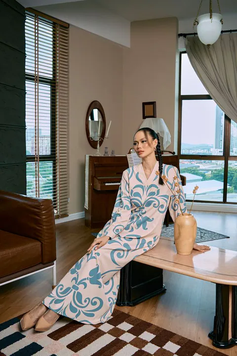 DELIMA in Icy Blue
