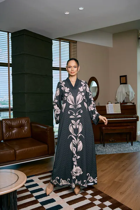 KEMBOJA in Black Cream in Black Cream