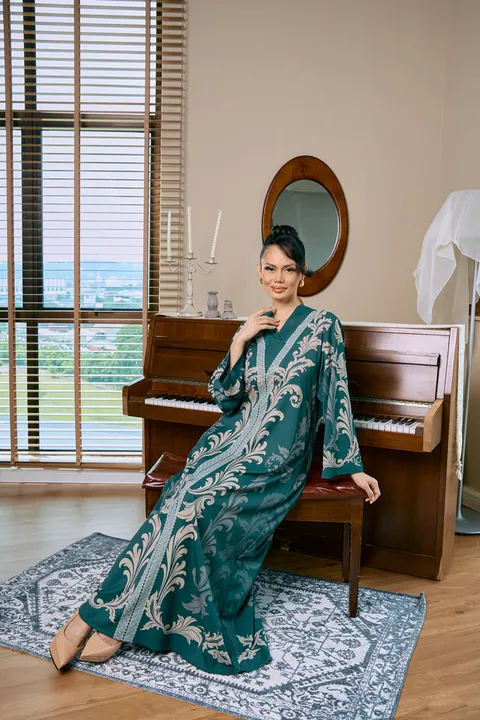 TERATAI in Pine Green in Dewy Green