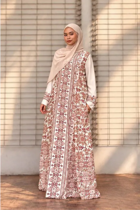 THALIA in Pearl White in Pearl White