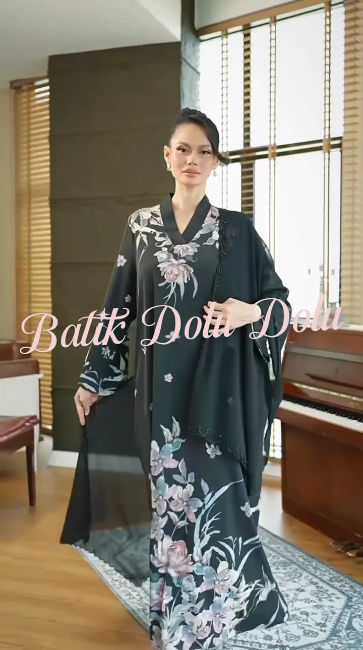 DILLA · SENJA in Black Batik, fabric in motion